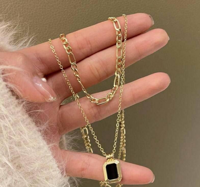 LAYERED CHINA NACKLACE