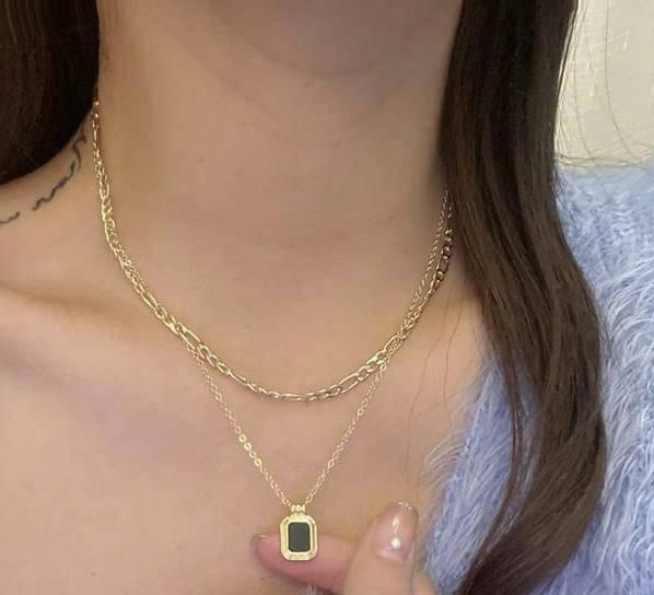 LAYERED CHINA NACKLACE