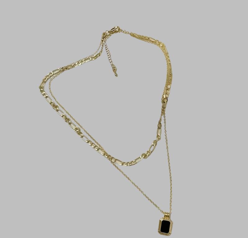 LAYERED CHINA NACKLACE