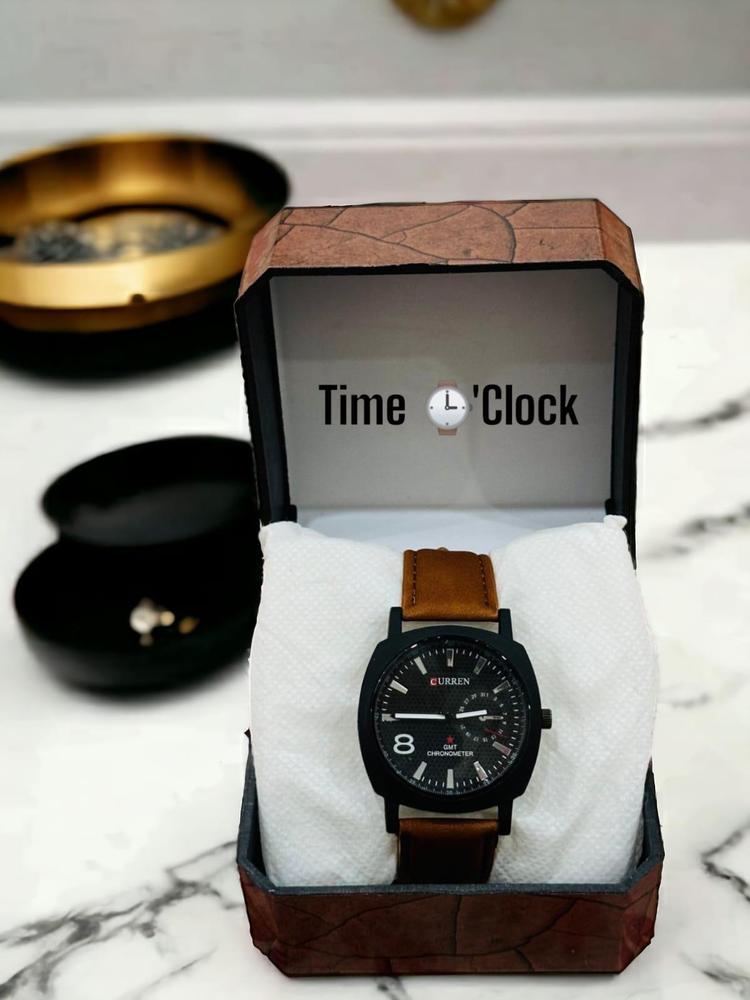 MEN'S LEATHER STRAP WATCH